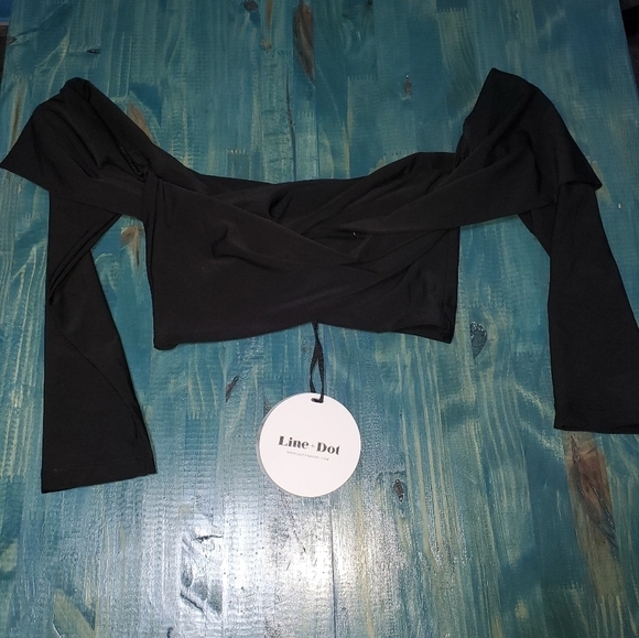 Half sleeve black super cropped top NEW small - Picture 3 of 6